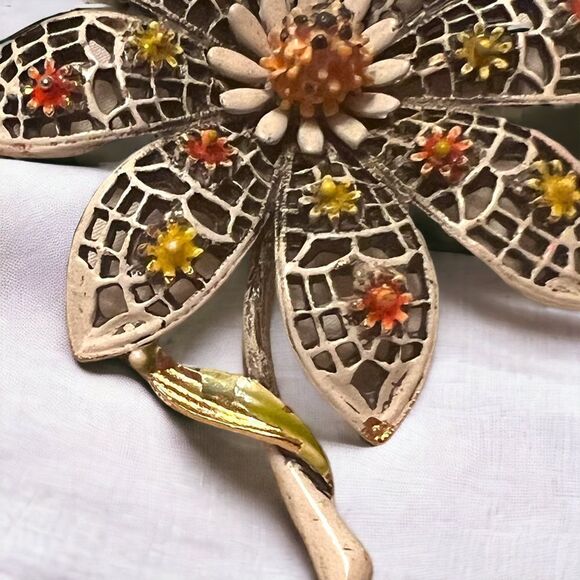 Vintage ART Arthur Pepper ART Enamel Flower Brooch - Picture 4 of 4